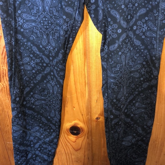 PINK Sport bandana print leggings size medium blue/black workout causal pants​ - Picture 3 of 6